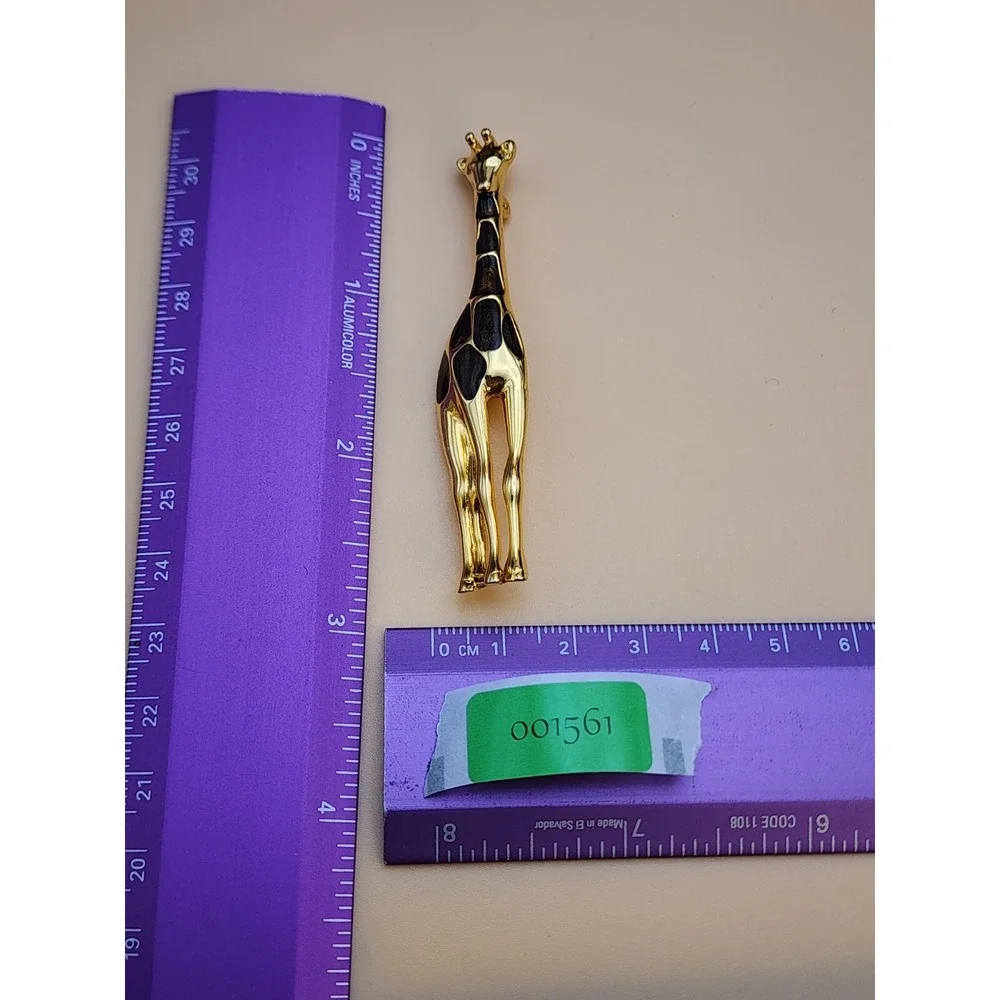 Vintage‎ LIZ CLAIBORNE LC Signed Gold Tone Brown Flake Enamel Giraffe Brooch Pin